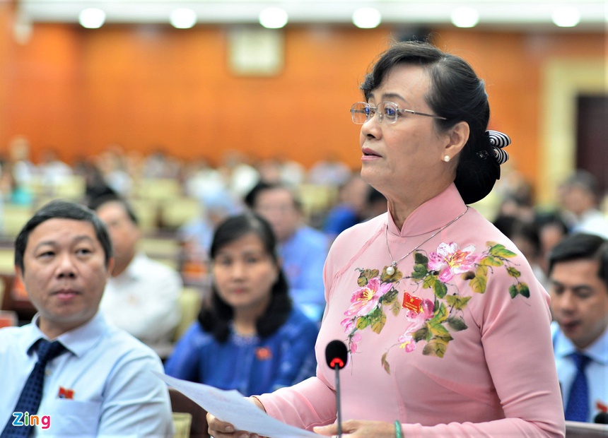 Đại biểu Nguyễn Thị Quyết Tâm nêu ý kiến tại hội nghị.